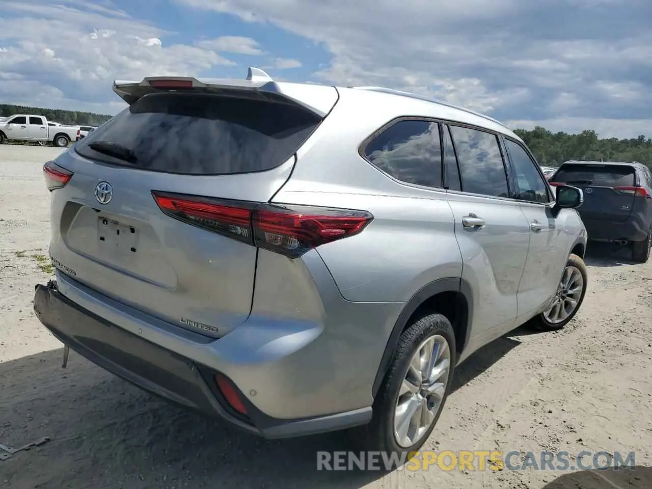 3 Photograph of a damaged car 5TDYZRAH9MS526695 TOYOTA HIGHLANDER 2021