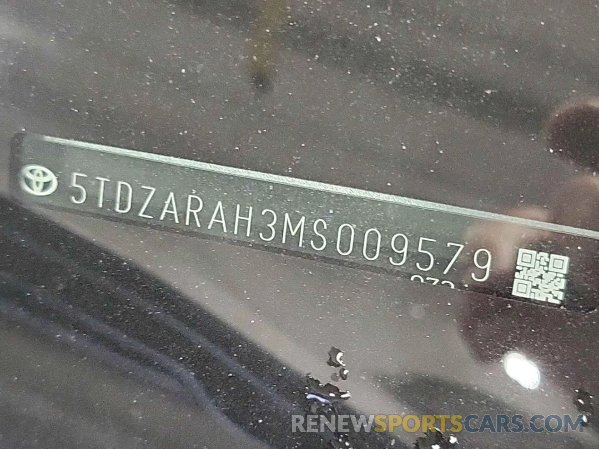 25 Photograph of a damaged car 5TDZARAH3MS009579 TOYOTA HIGHLANDER 2021