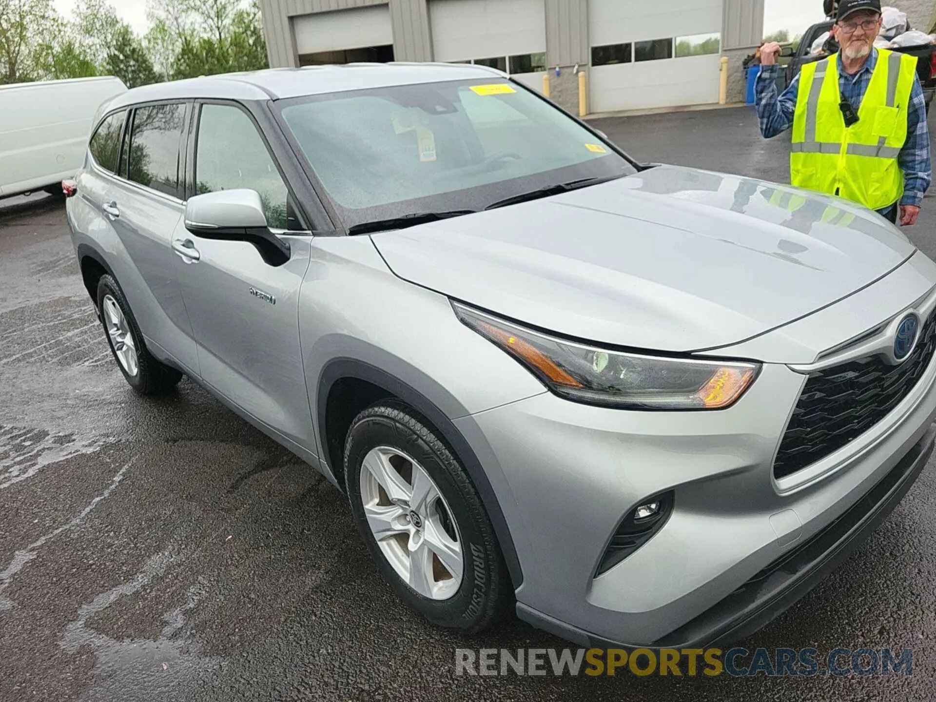 26 Photograph of a damaged car 5TDZARAH3MS009579 TOYOTA HIGHLANDER 2021