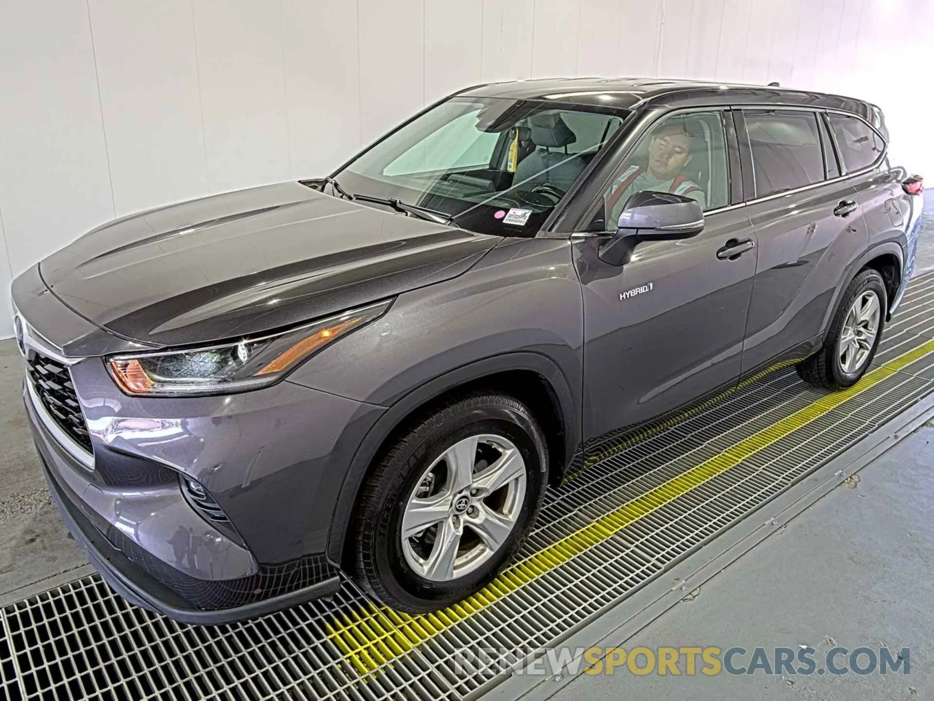 10 Photograph of a damaged car 5TDZARAH3MS506857 TOYOTA HIGHLANDER 2021