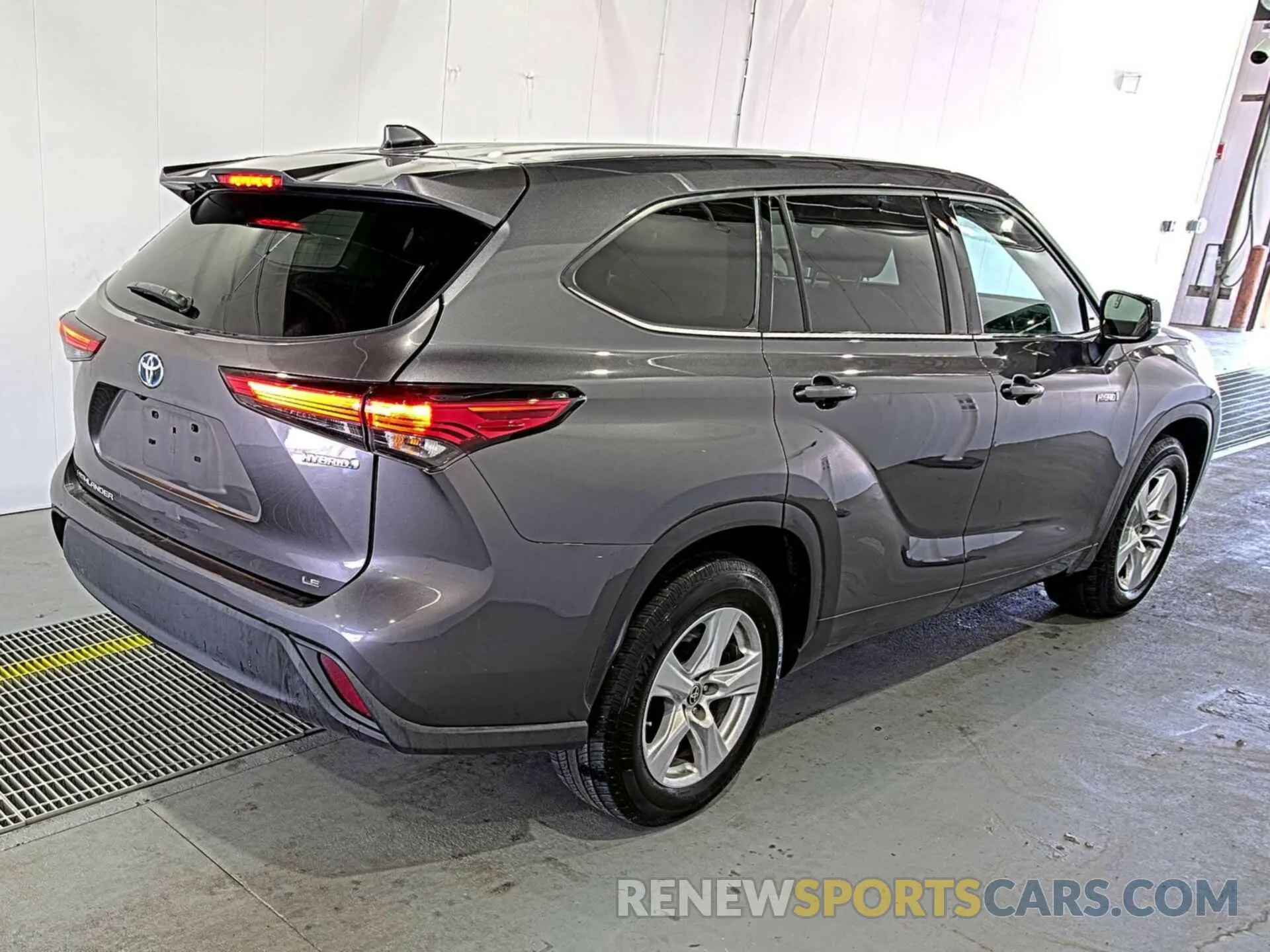 14 Photograph of a damaged car 5TDZARAH3MS506857 TOYOTA HIGHLANDER 2021
