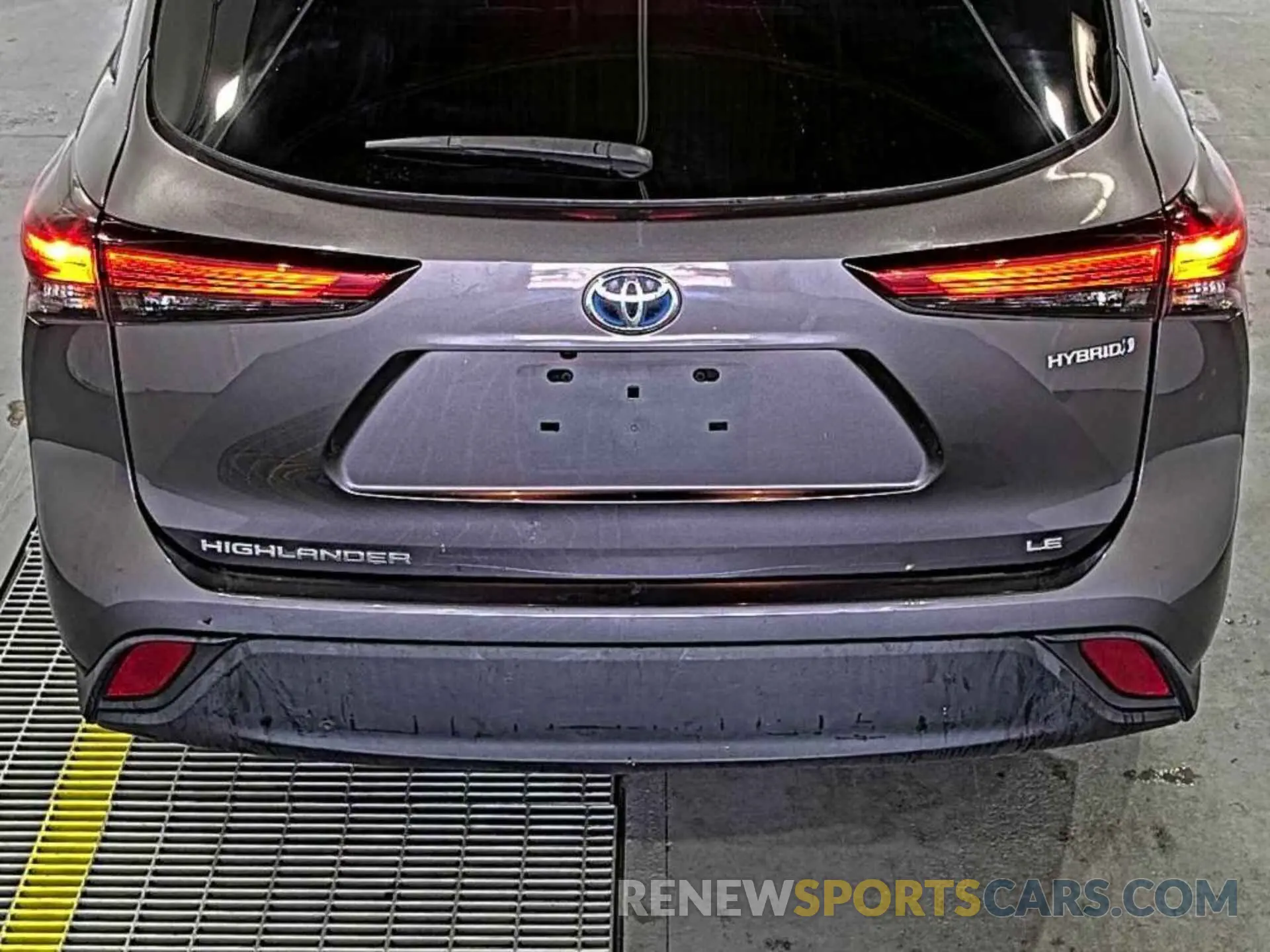 16 Photograph of a damaged car 5TDZARAH3MS506857 TOYOTA HIGHLANDER 2021