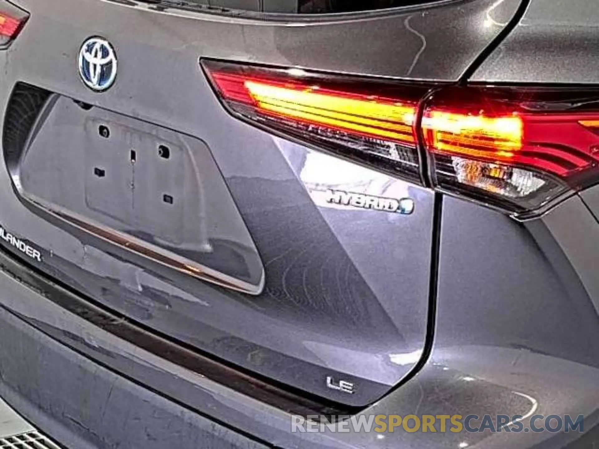17 Photograph of a damaged car 5TDZARAH3MS506857 TOYOTA HIGHLANDER 2021