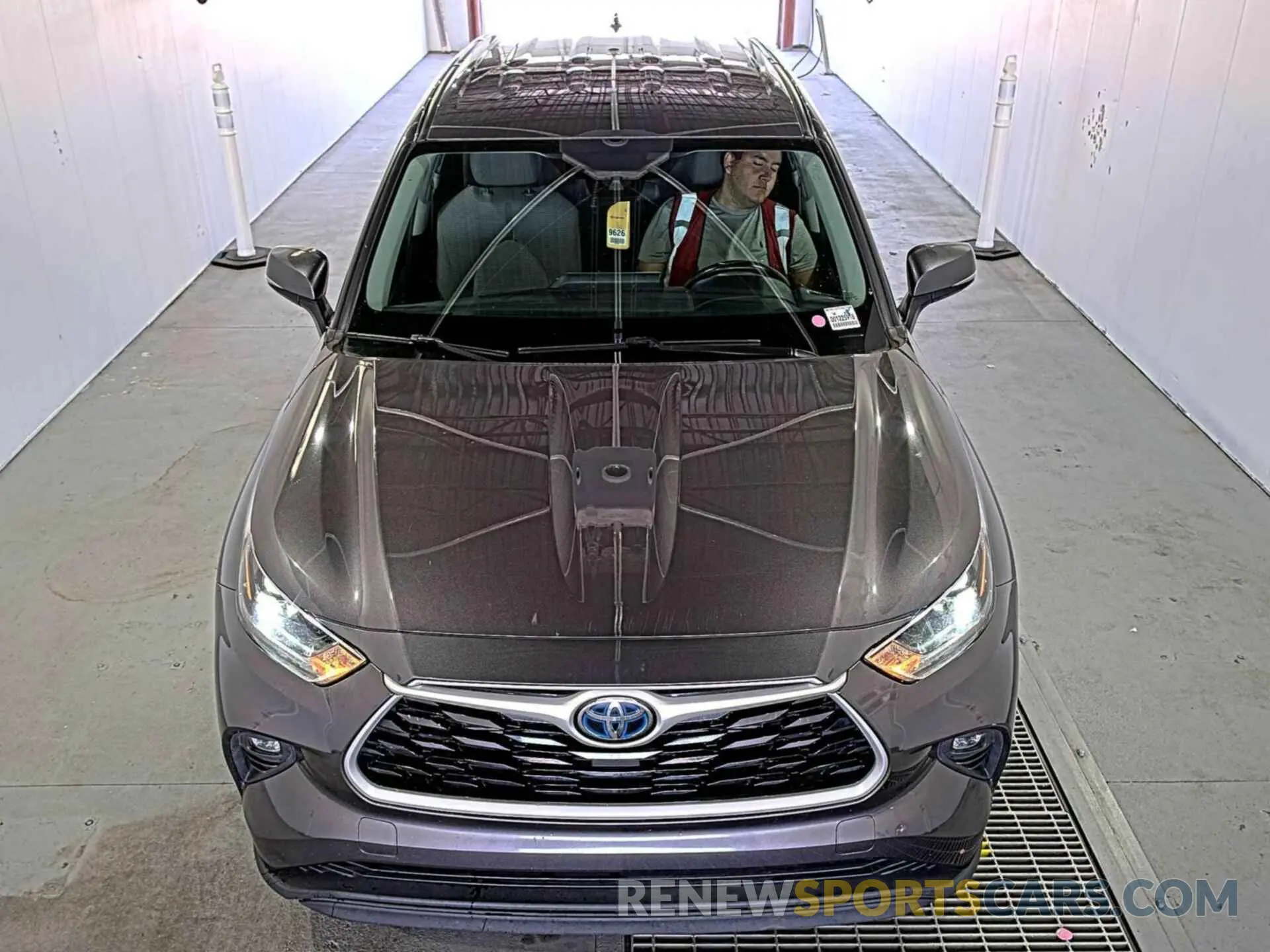 29 Photograph of a damaged car 5TDZARAH3MS506857 TOYOTA HIGHLANDER 2021