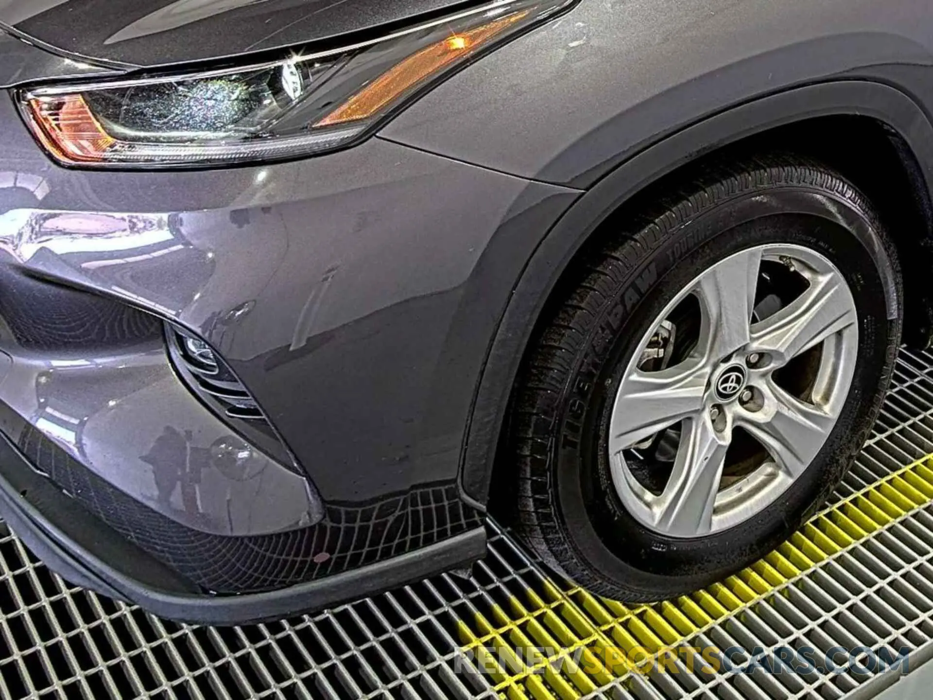 9 Photograph of a damaged car 5TDZARAH3MS506857 TOYOTA HIGHLANDER 2021