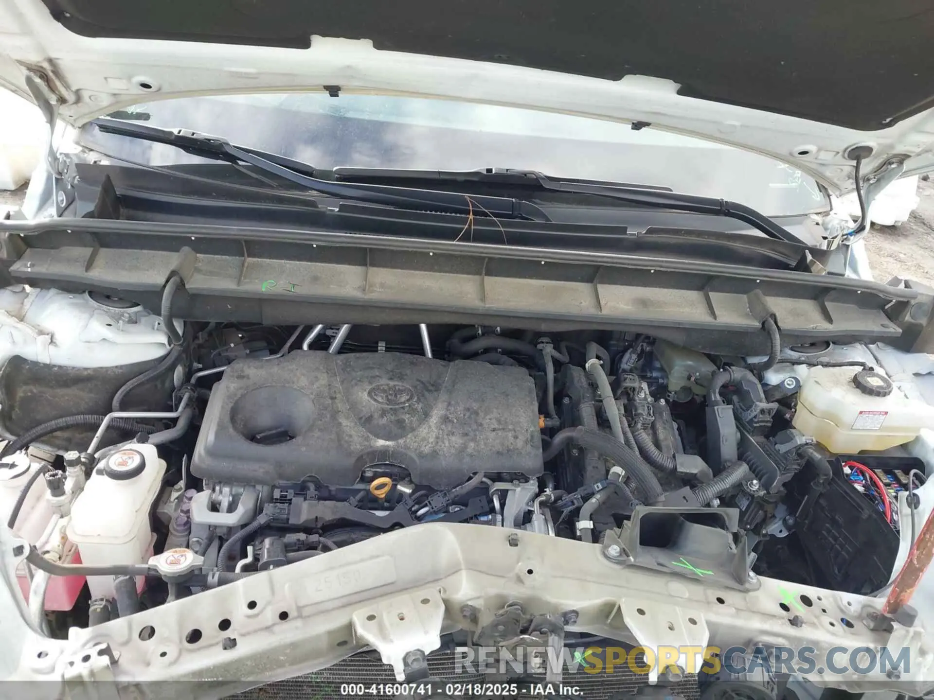 10 Photograph of a damaged car 5TDZARAH6MS504147 TOYOTA HIGHLANDER 2021