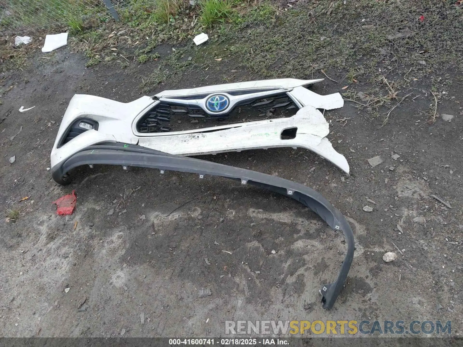 12 Photograph of a damaged car 5TDZARAH6MS504147 TOYOTA HIGHLANDER 2021