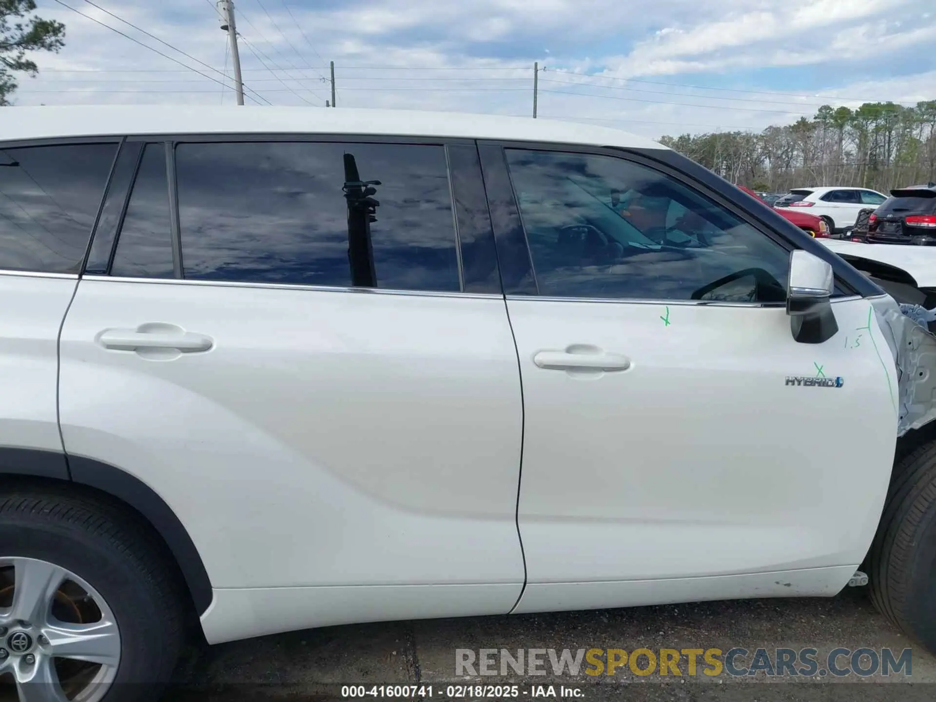 14 Photograph of a damaged car 5TDZARAH6MS504147 TOYOTA HIGHLANDER 2021
