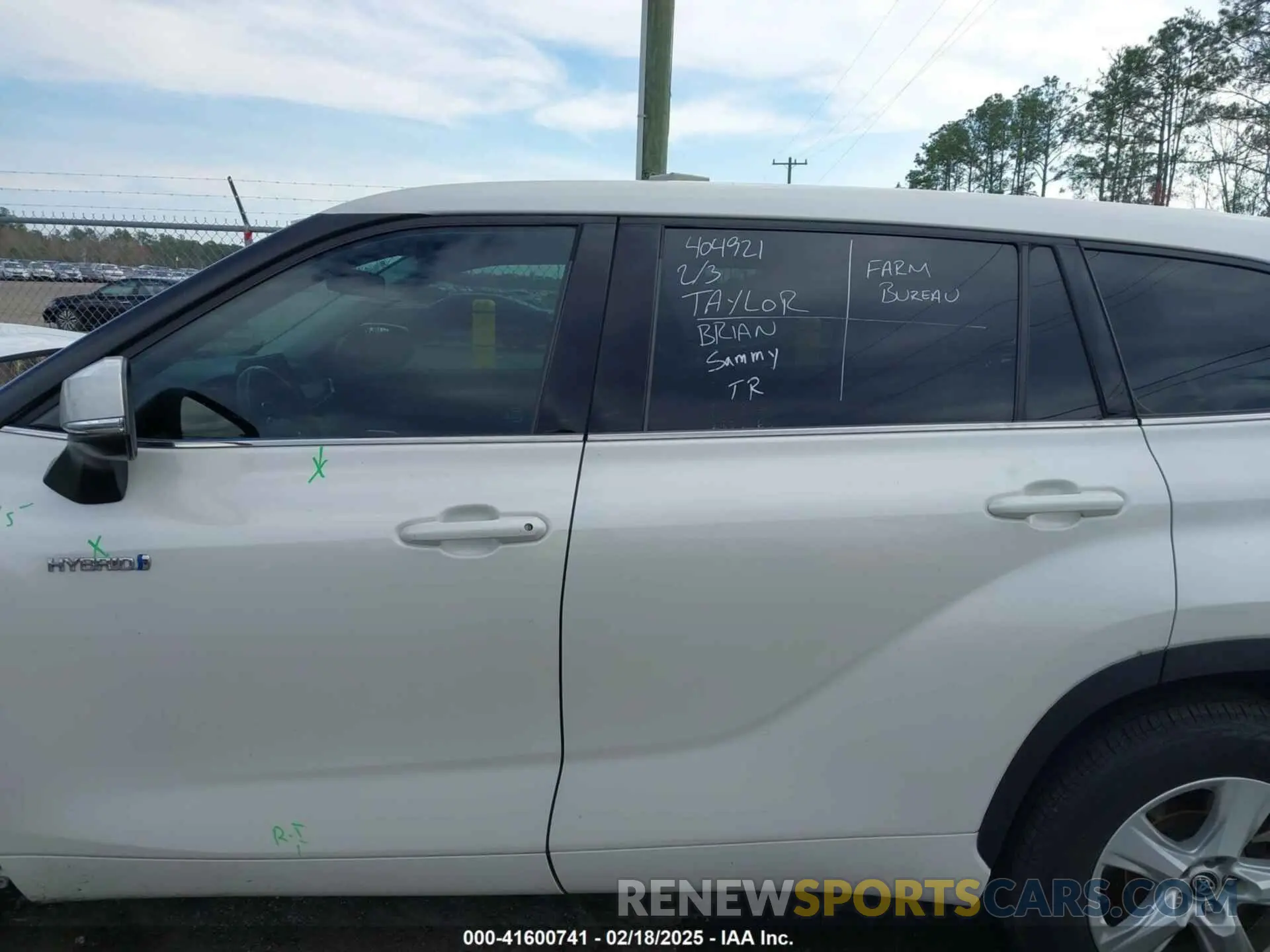 15 Photograph of a damaged car 5TDZARAH6MS504147 TOYOTA HIGHLANDER 2021