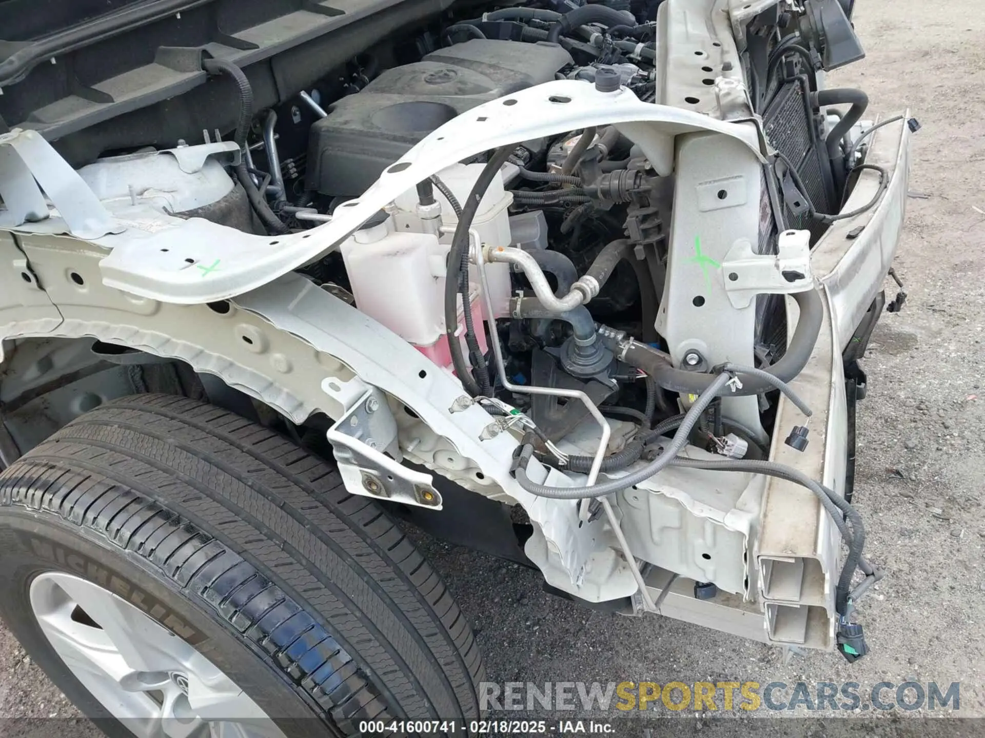 18 Photograph of a damaged car 5TDZARAH6MS504147 TOYOTA HIGHLANDER 2021