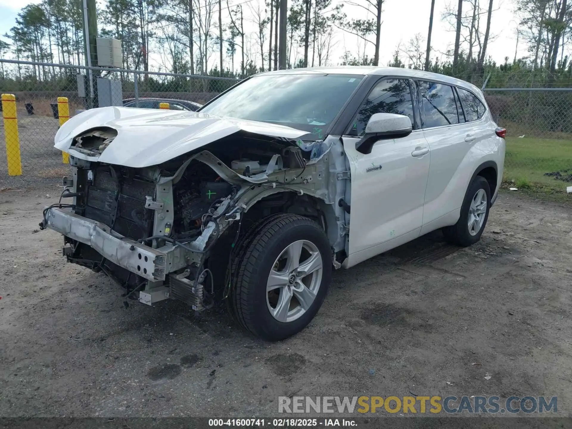 2 Photograph of a damaged car 5TDZARAH6MS504147 TOYOTA HIGHLANDER 2021
