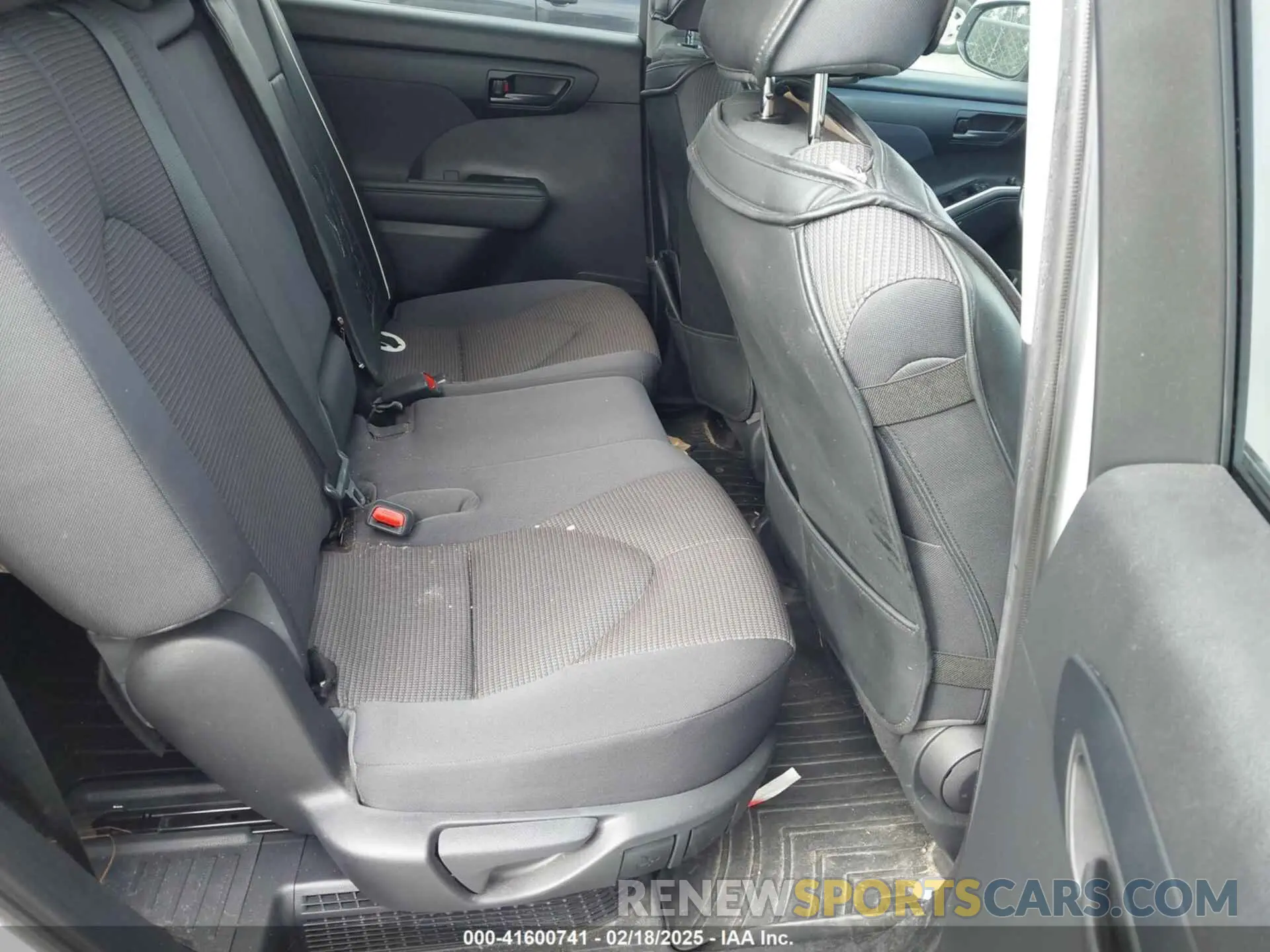 8 Photograph of a damaged car 5TDZARAH6MS504147 TOYOTA HIGHLANDER 2021