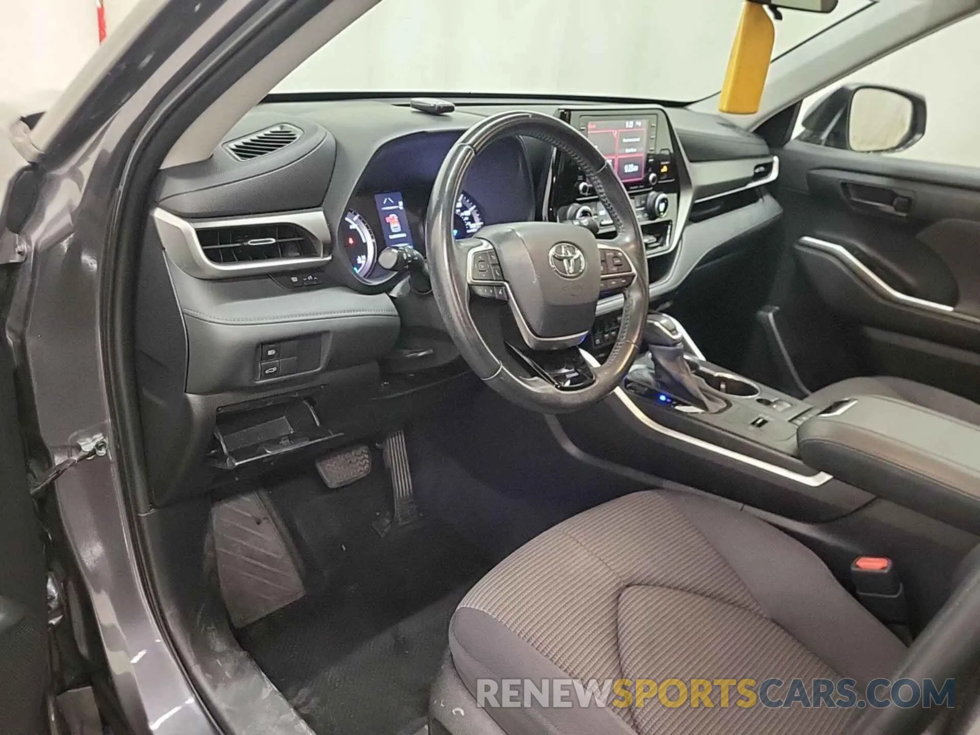 1 Photograph of a damaged car 5TDZARAH8MS009674 TOYOTA HIGHLANDER 2021