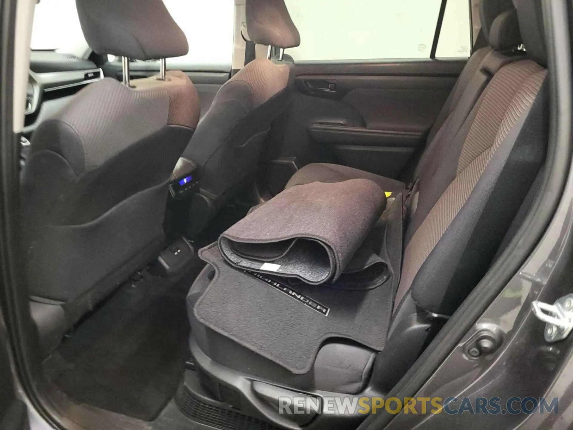 18 Photograph of a damaged car 5TDZARAH8MS009674 TOYOTA HIGHLANDER 2021
