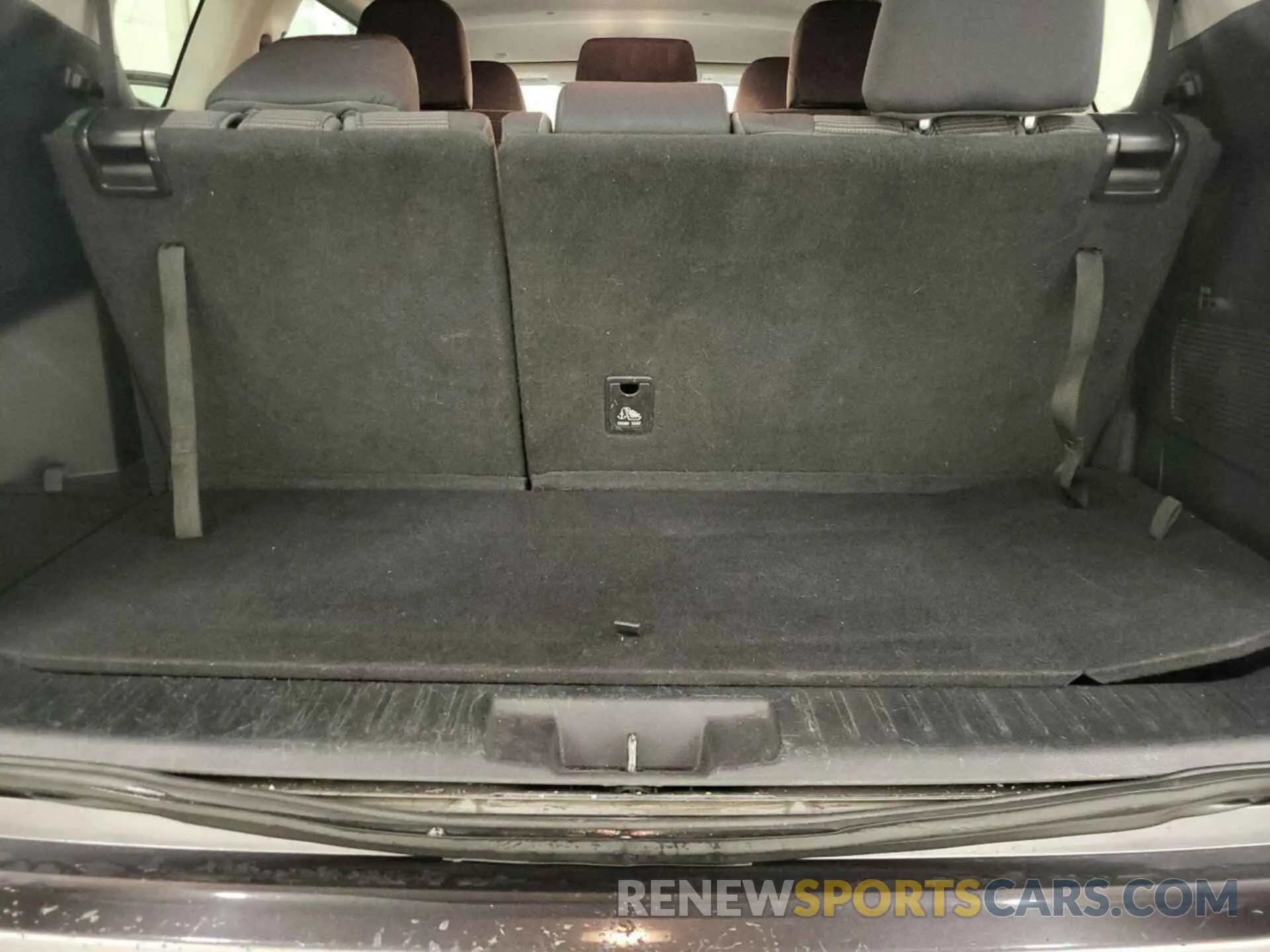 4 Photograph of a damaged car 5TDZARAH8MS009674 TOYOTA HIGHLANDER 2021