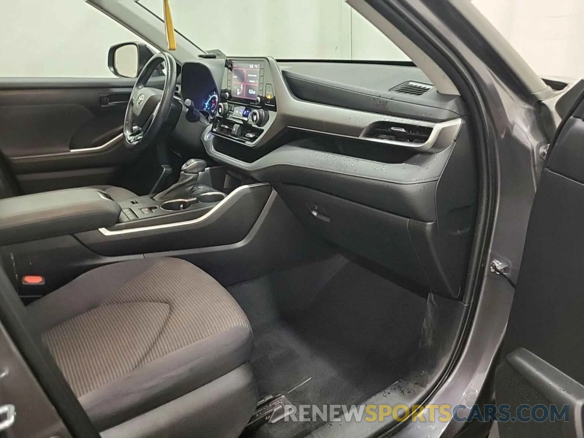 8 Photograph of a damaged car 5TDZARAH8MS009674 TOYOTA HIGHLANDER 2021