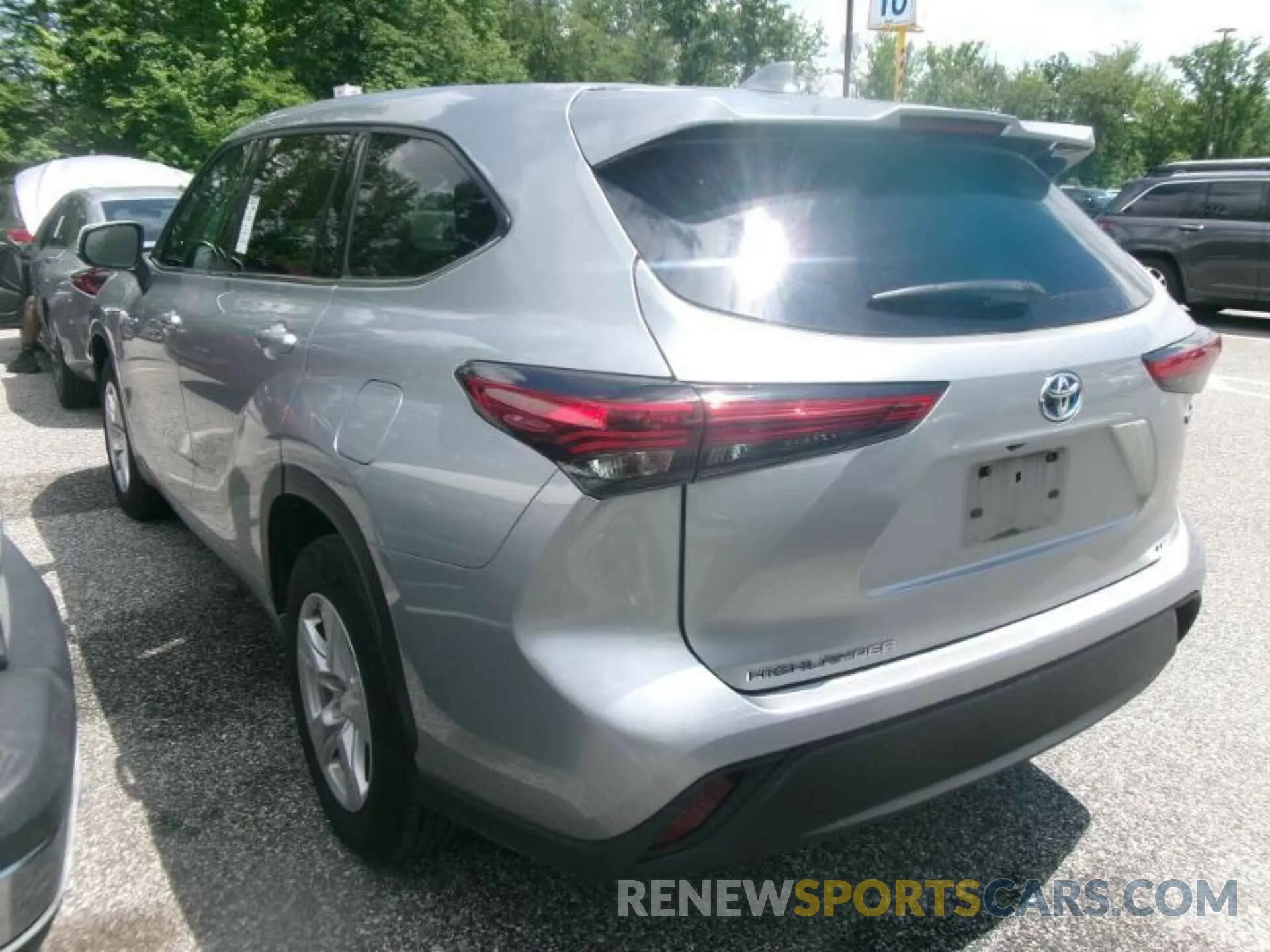10 Photograph of a damaged car 5TDZARAH8MS506854 TOYOTA HIGHLANDER 2021