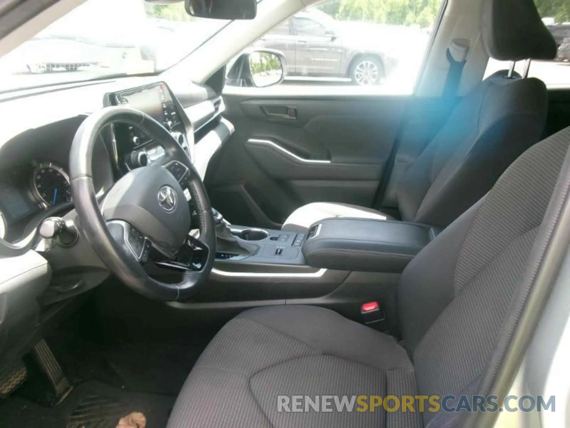 9 Photograph of a damaged car 5TDZARAH8MS506854 TOYOTA HIGHLANDER 2021