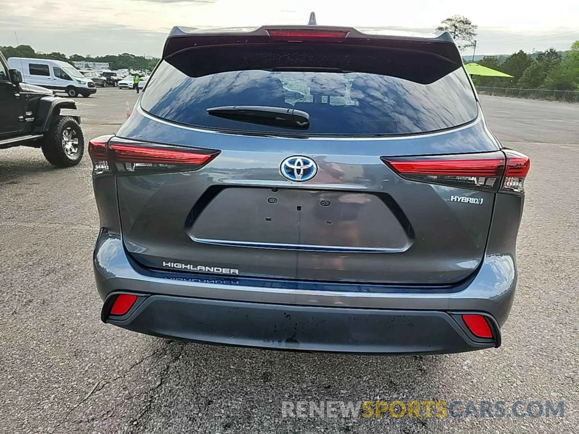 11 Photograph of a damaged car 5TDZARAH8MS507213 TOYOTA HIGHLANDER 2021
