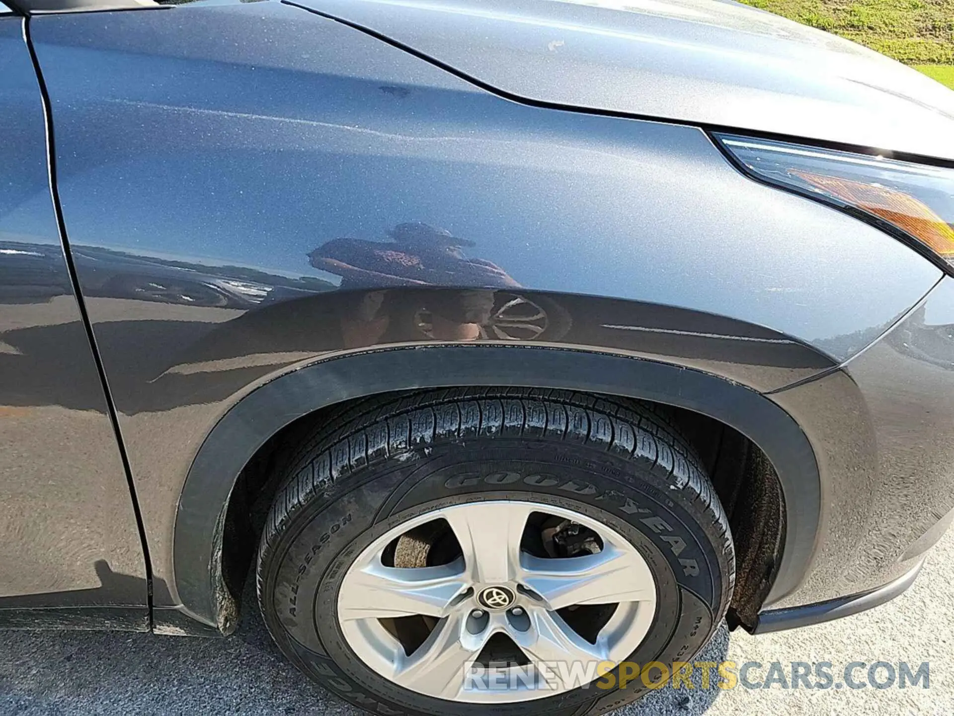 33 Photograph of a damaged car 5TDZARAH8MS507213 TOYOTA HIGHLANDER 2021