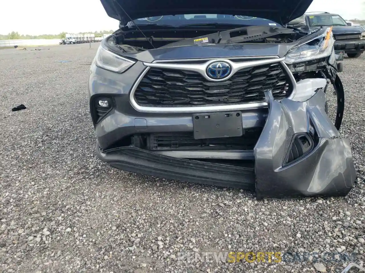 9 Photograph of a damaged car 5TDZARAH8MS507406 TOYOTA HIGHLANDER 2021