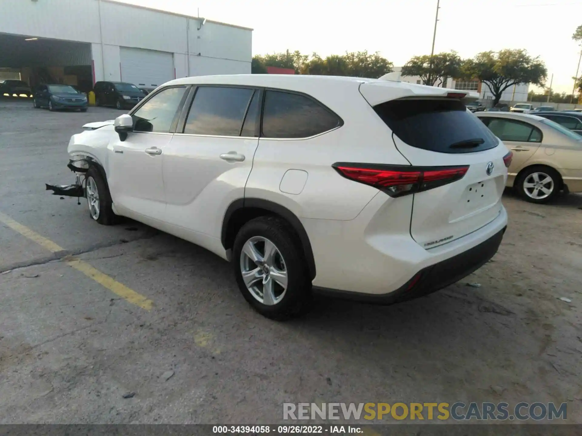 3 Photograph of a damaged car 5TDZARAH9MS506698 TOYOTA HIGHLANDER 2021