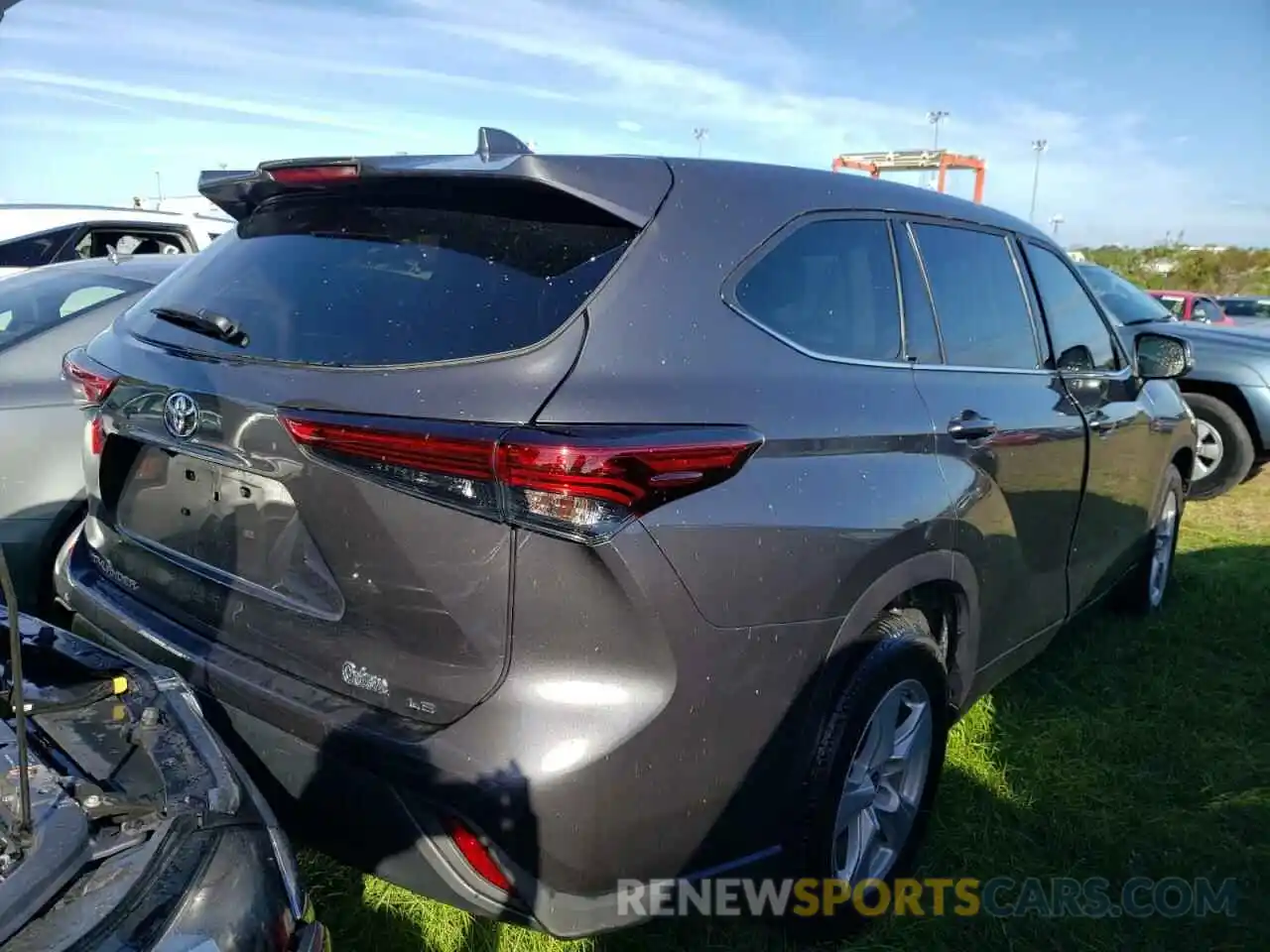 4 Photograph of a damaged car 5TDZZRAH1MS086623 TOYOTA HIGHLANDER 2021