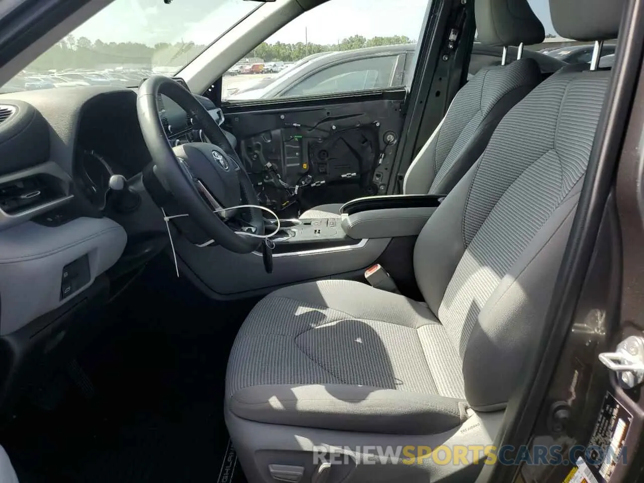 7 Photograph of a damaged car 5TDZZRAH1MS086847 TOYOTA HIGHLANDER 2021