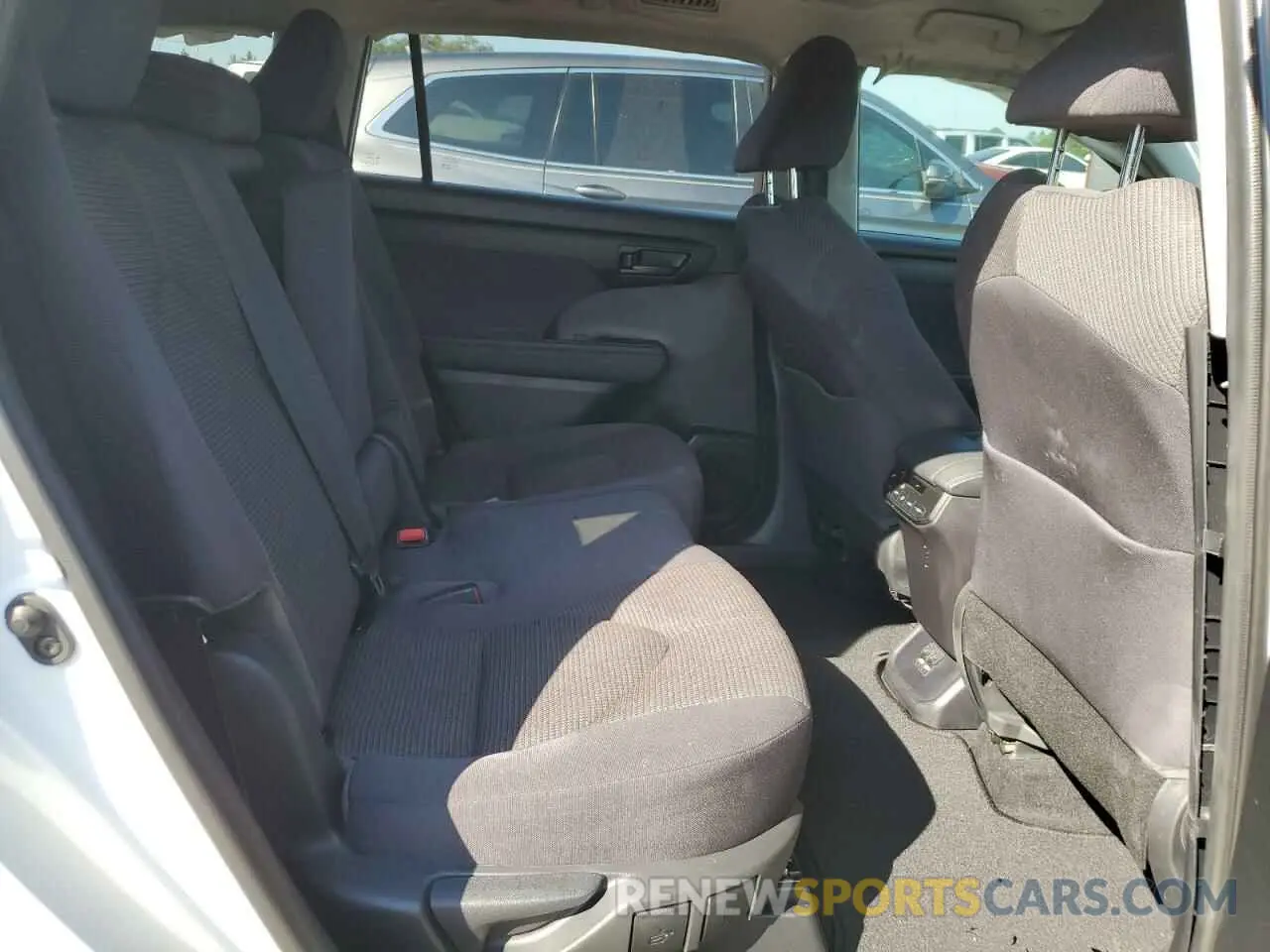 11 Photograph of a damaged car 5TDZZRAH4MS032992 TOYOTA HIGHLANDER 2021
