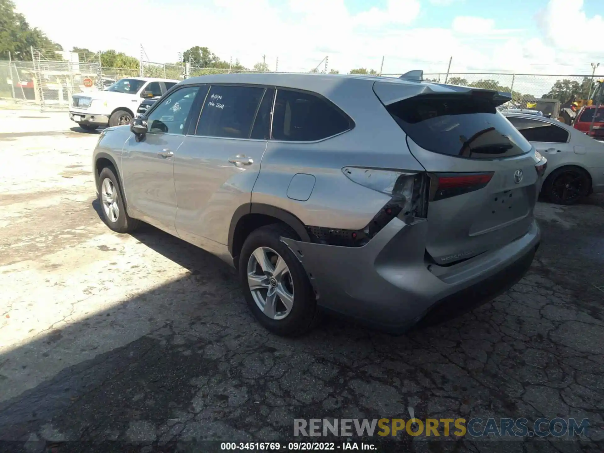 3 Photograph of a damaged car 5TDZZRAH4MS065930 TOYOTA HIGHLANDER 2021