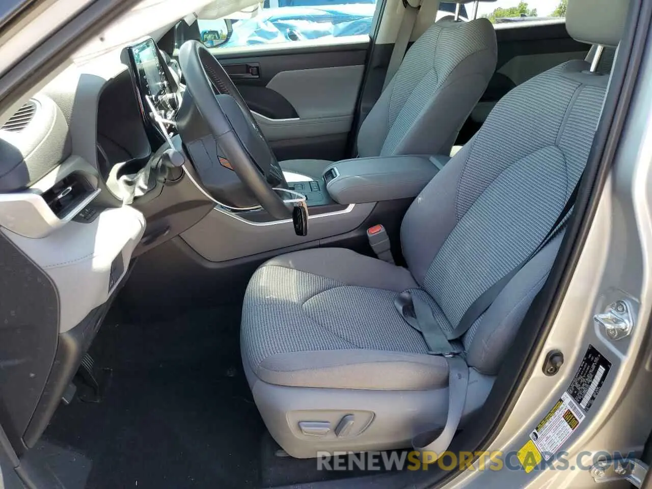 7 Photograph of a damaged car 5TDZZRAH5MS054628 TOYOTA HIGHLANDER 2021