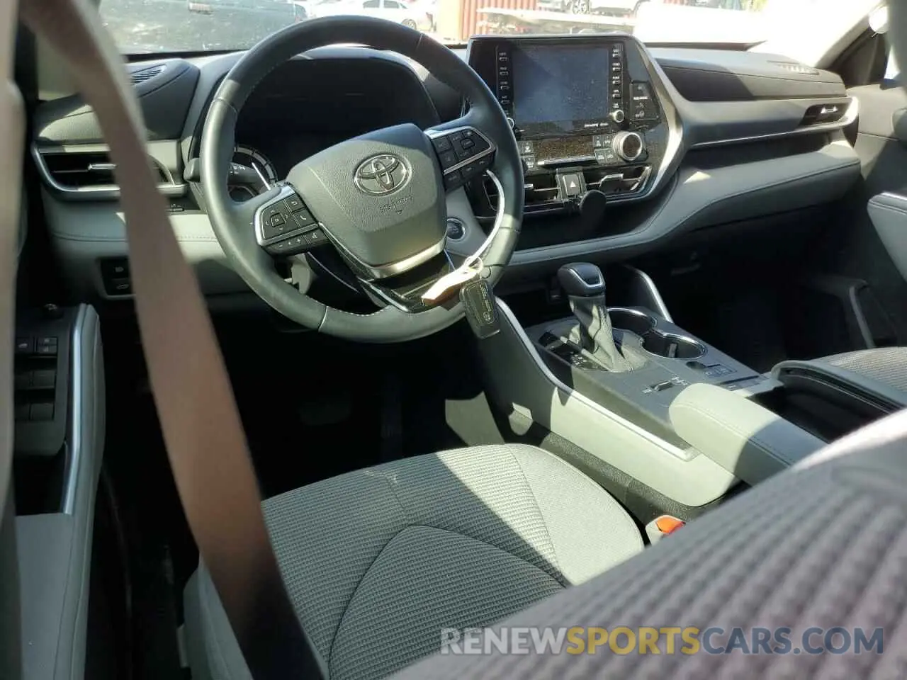 8 Photograph of a damaged car 5TDZZRAH5MS054628 TOYOTA HIGHLANDER 2021
