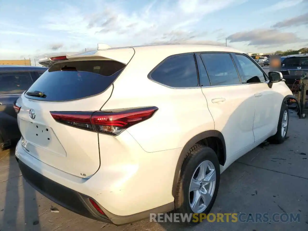 4 Photograph of a damaged car 5TDZZRAH5MS074863 TOYOTA HIGHLANDER 2021