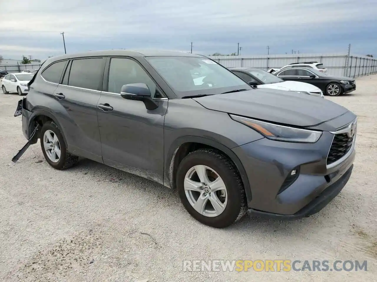 4 Photograph of a damaged car 5TDZZRAH5MS517349 TOYOTA HIGHLANDER 2021