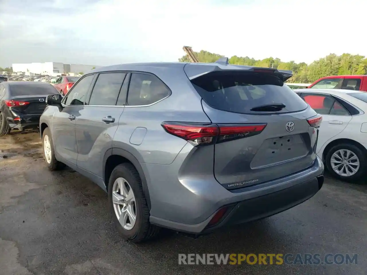 3 Photograph of a damaged car 5TDZZRAH6MS043587 TOYOTA HIGHLANDER 2021