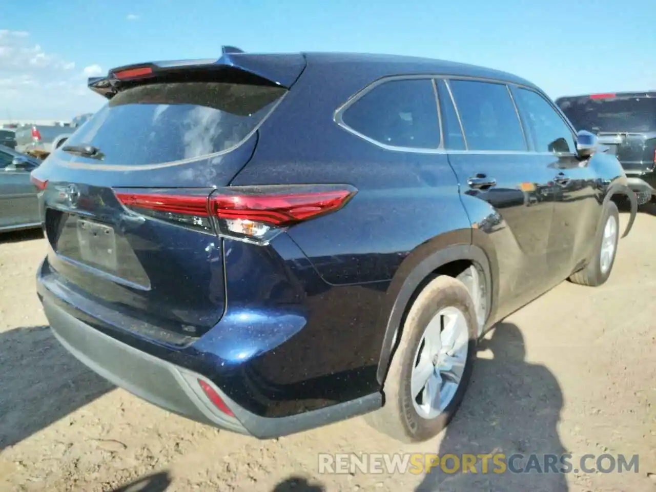 4 Photograph of a damaged car 5TDZZRAH6MS047428 TOYOTA HIGHLANDER 2021