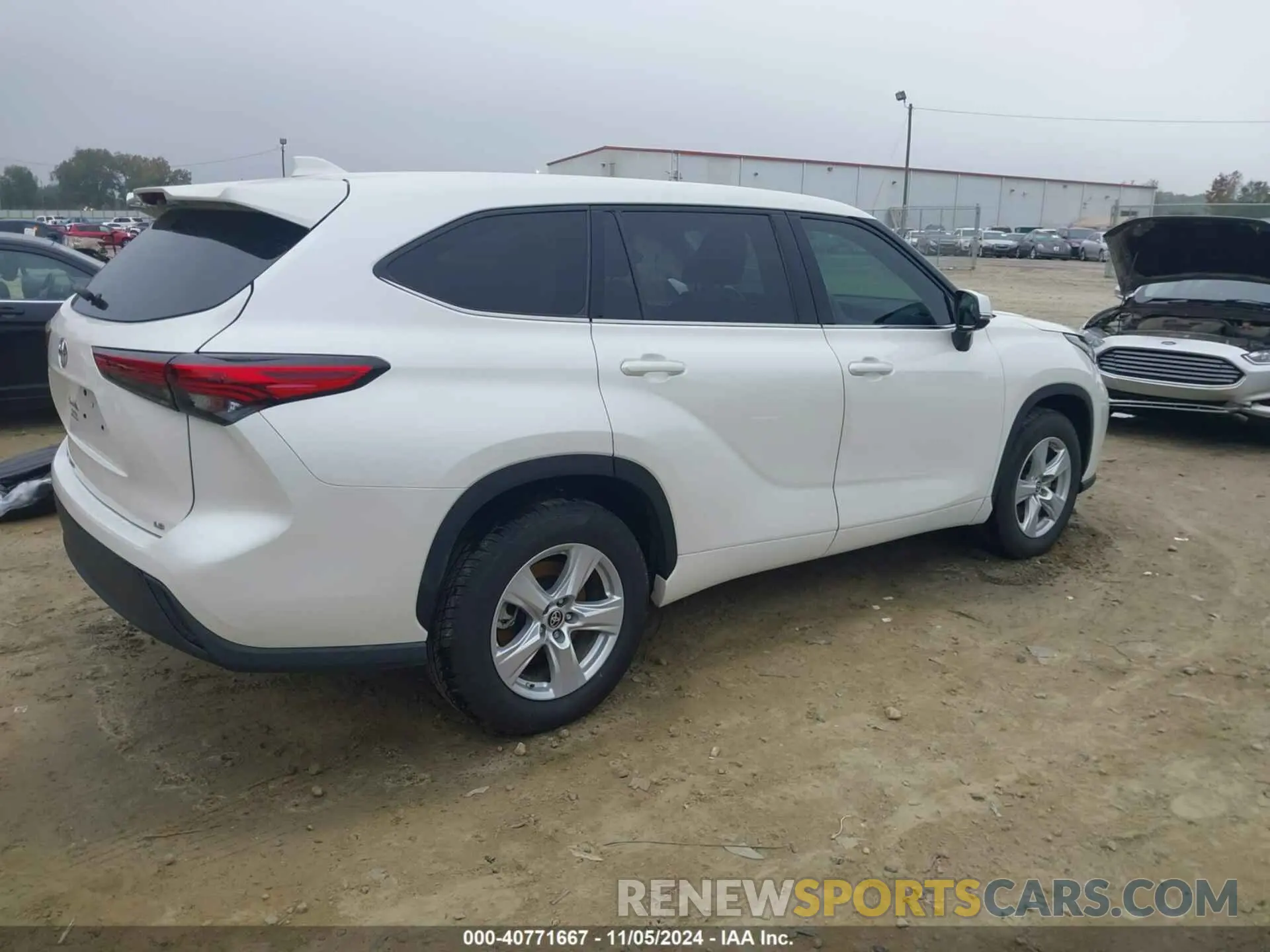 4 Photograph of a damaged car 5TDZZRAH6MS048255 TOYOTA HIGHLANDER 2021