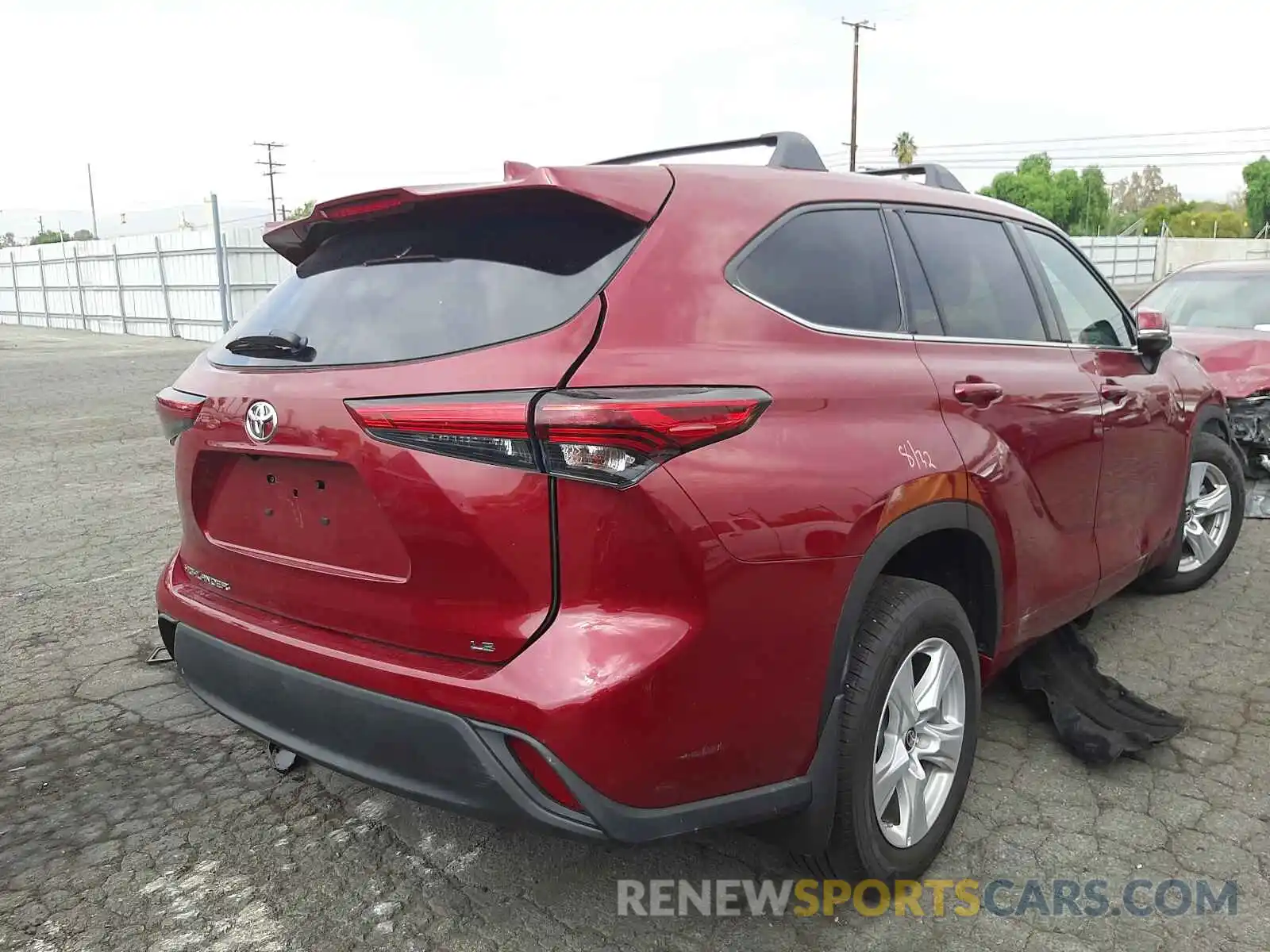 4 Photograph of a damaged car 5TDZZRAH6MS527940 TOYOTA HIGHLANDER 2021