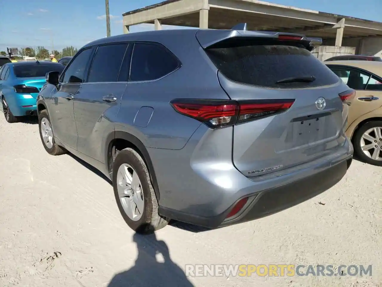 3 Photograph of a damaged car 5TDZZRAH7MS068420 TOYOTA HIGHLANDER 2021