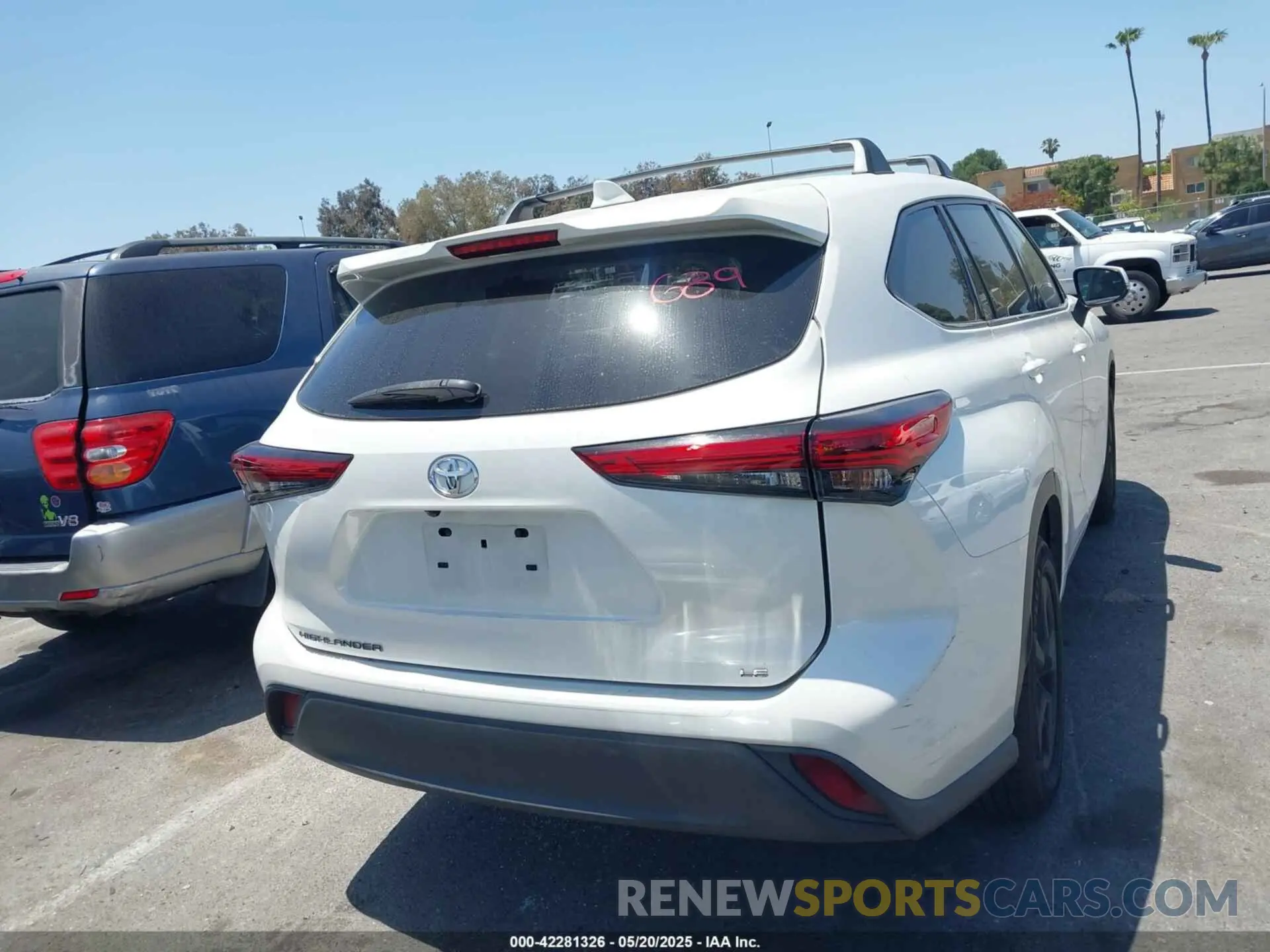 17 Photograph of a damaged car 5TDZZRAH7MS072385 TOYOTA HIGHLANDER 2021