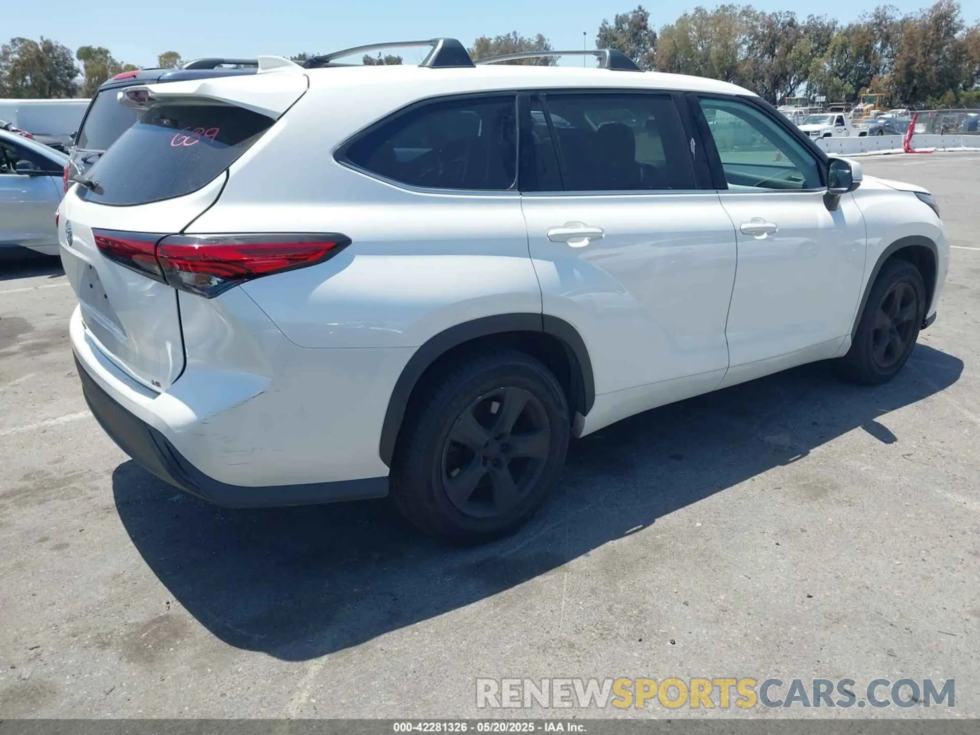 4 Photograph of a damaged car 5TDZZRAH7MS072385 TOYOTA HIGHLANDER 2021