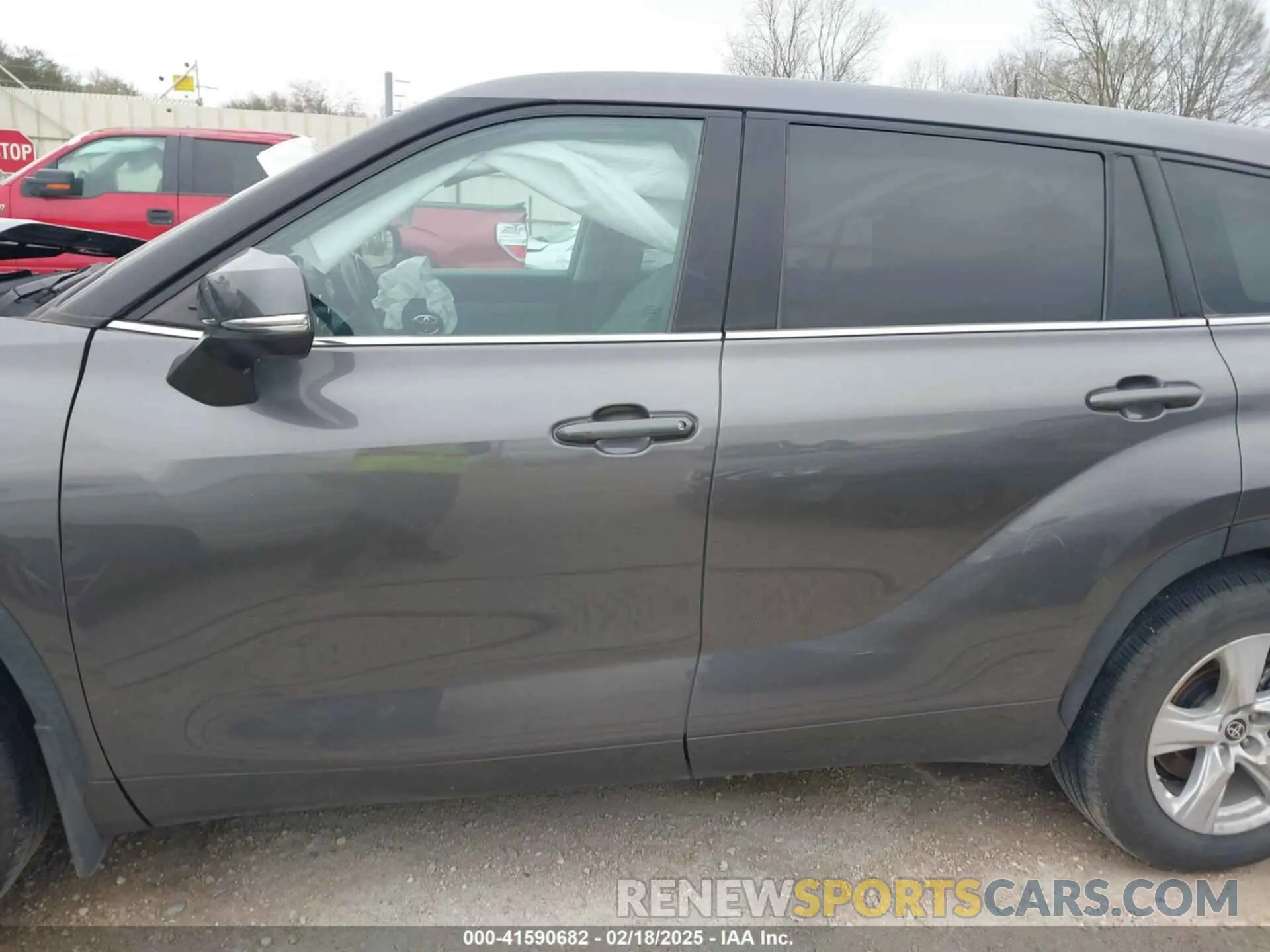 14 Photograph of a damaged car 5TDZZRAH8MS059113 TOYOTA HIGHLANDER 2021