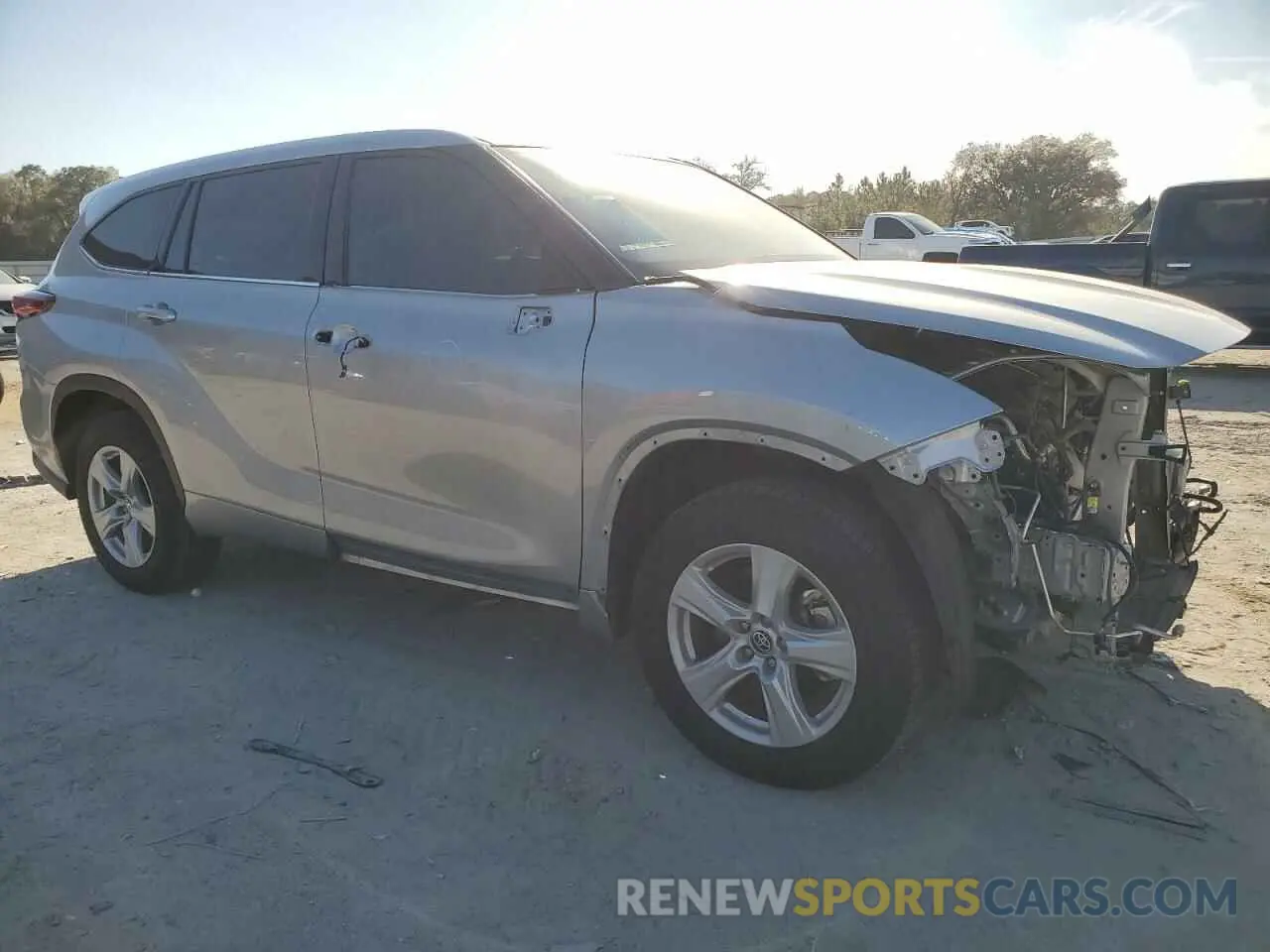 4 Photograph of a damaged car 5TDZZRAH8MS519595 TOYOTA HIGHLANDER 2021