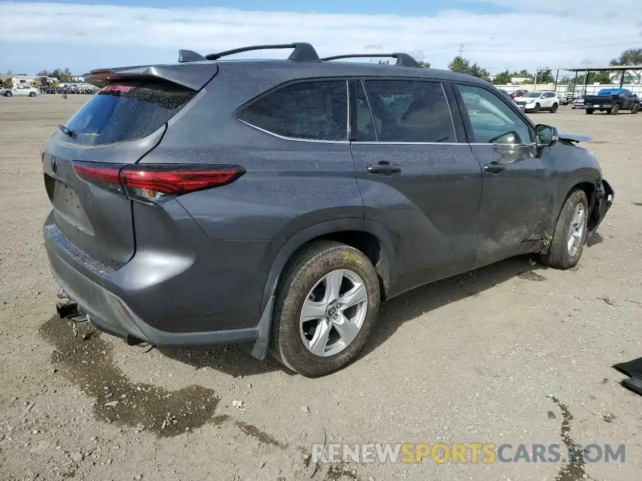 4 Photograph of a damaged car 5TDZZRAH8MS529415 TOYOTA HIGHLANDER 2021