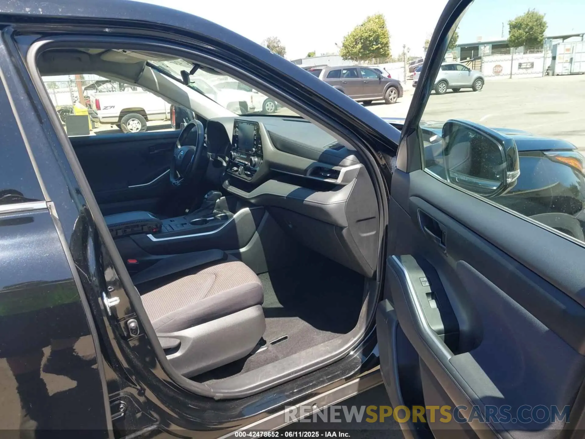 5 Photograph of a damaged car 5TDZZRAH9MS053319 TOYOTA HIGHLANDER 2021