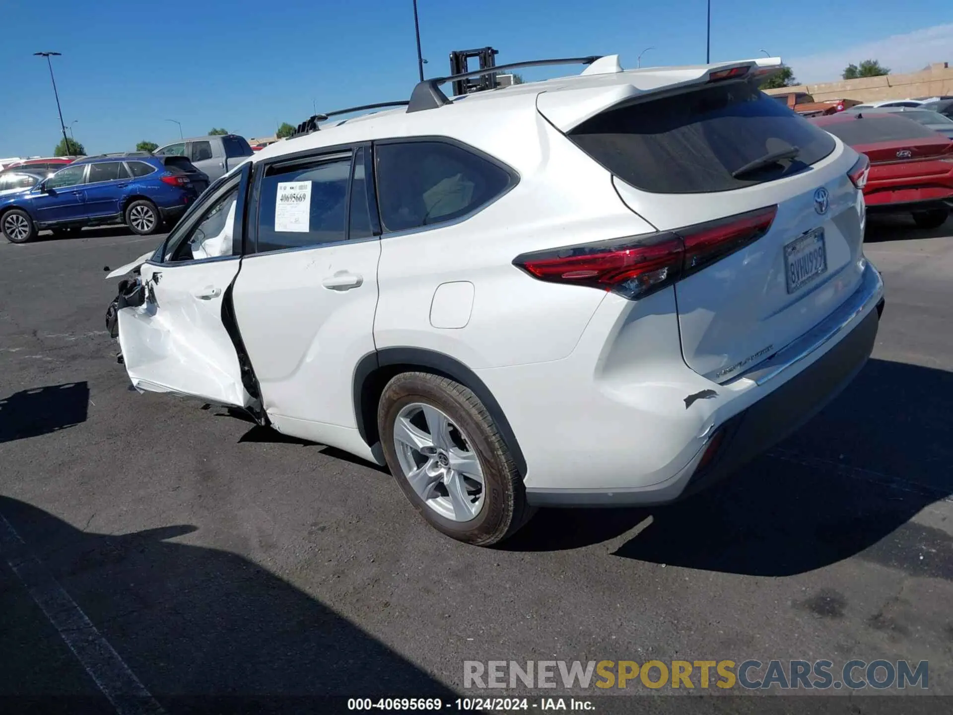 3 Photograph of a damaged car 5TDZZRAH9MS056334 TOYOTA HIGHLANDER 2021