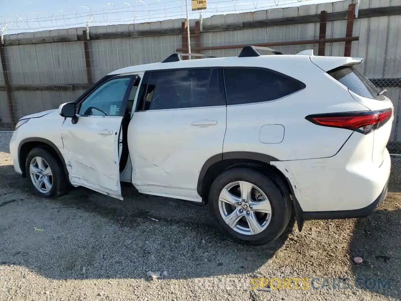 2 Photograph of a damaged car 5TDZZRAH9MS521694 TOYOTA HIGHLANDER 2021