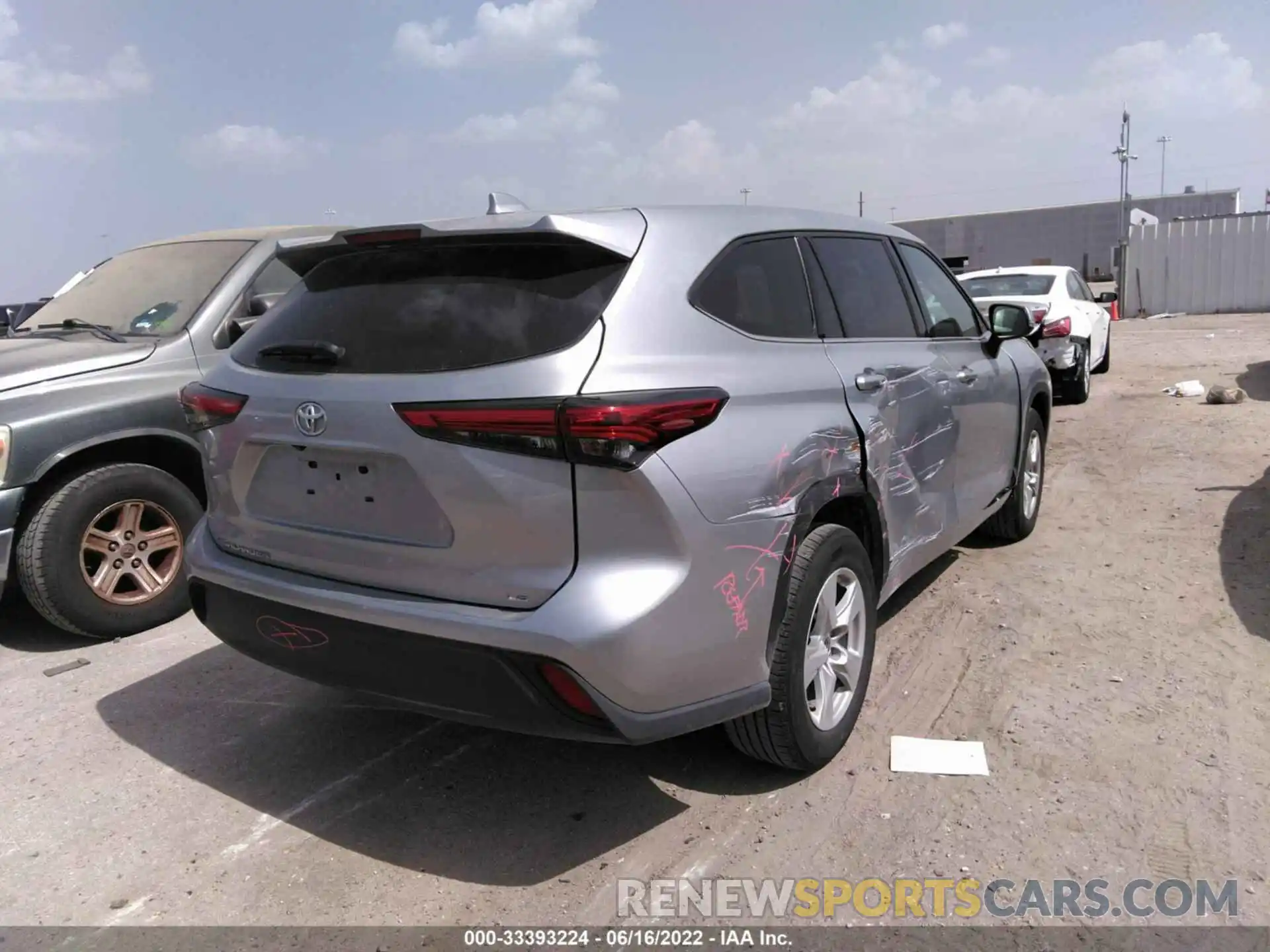 4 Photograph of a damaged car 5TDZZRAHXMS065625 TOYOTA HIGHLANDER 2021