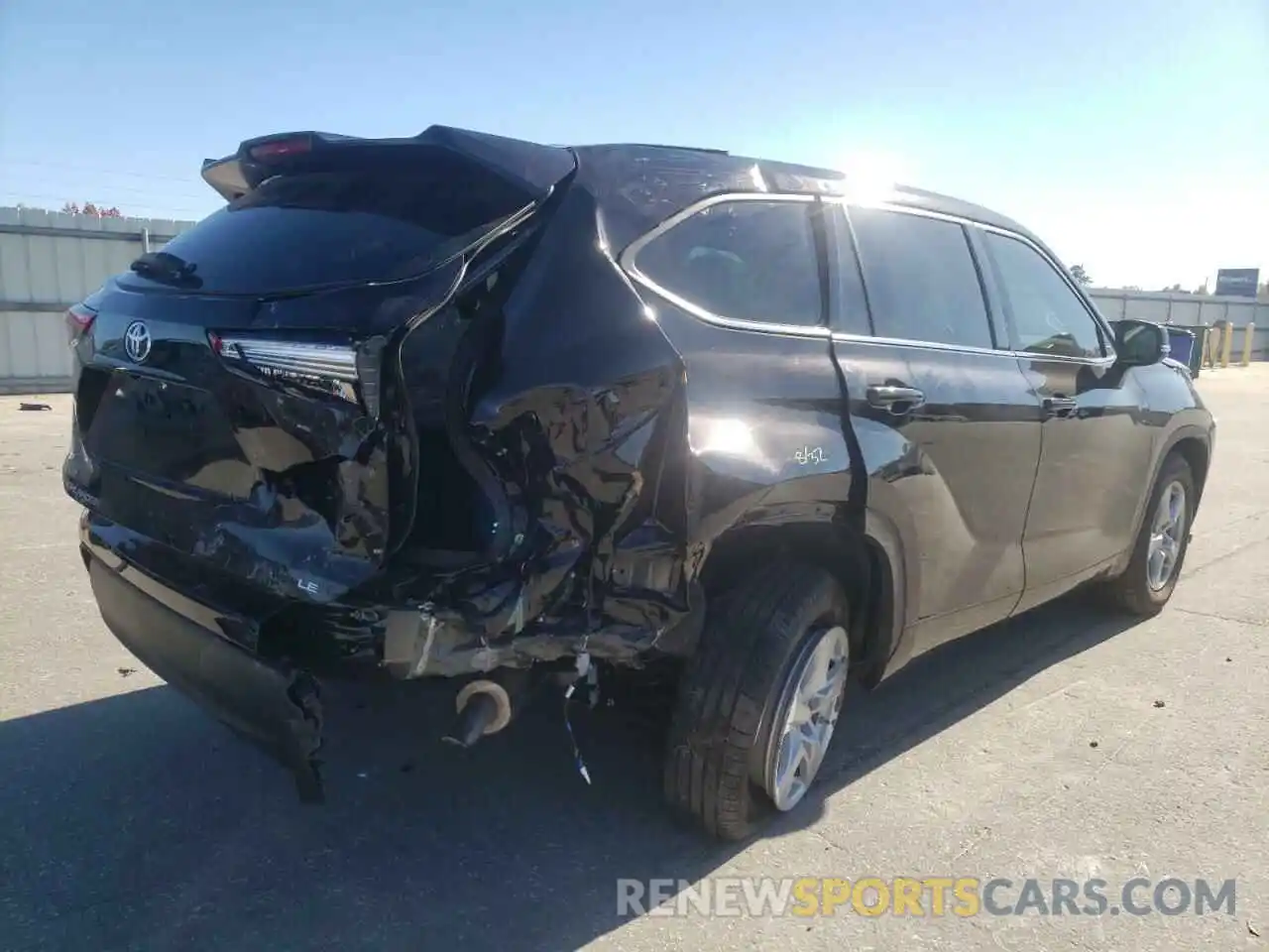 4 Photograph of a damaged car 5TDZZRAHXMS087091 TOYOTA HIGHLANDER 2021