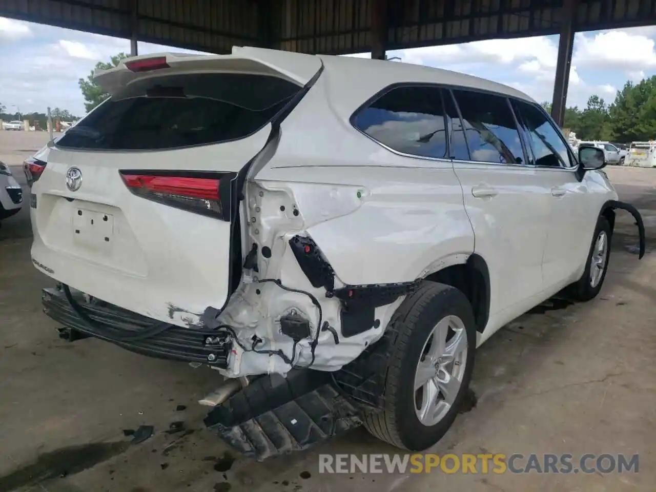 4 Photograph of a damaged car 5TDZZRAHXMS522868 TOYOTA HIGHLANDER 2021